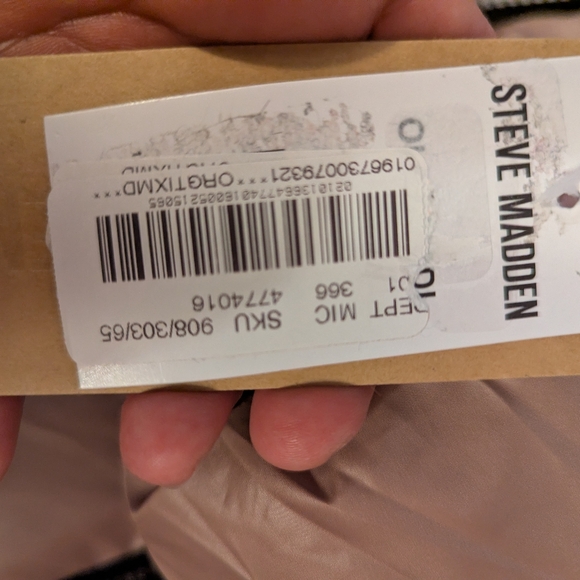 Luxurious Cream Faux Fur Coat - Picture 3 of 6